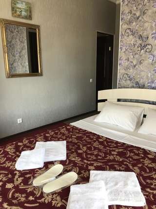 Мини-отель Отель Комфорт Вапнярка Стандартный двухместный номер с 1 кроватью-9